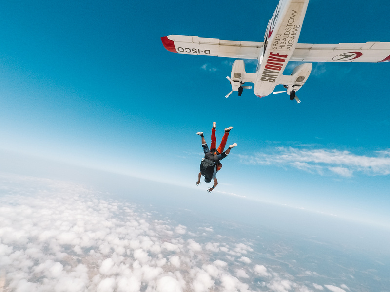 Skydivers on Air